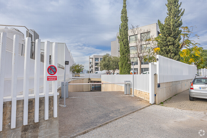 Avenida Velázquez, 207-213, Málaga, Málaga for rent - Building Photo - Image 3 of 5