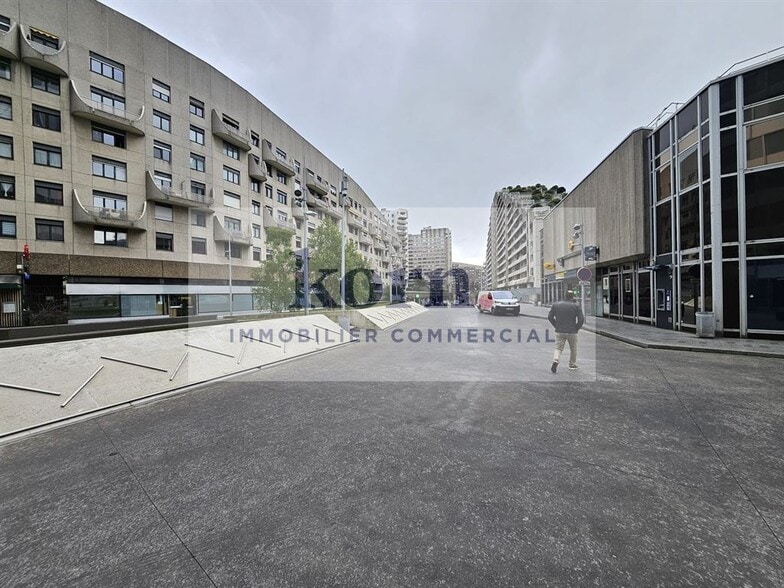 Retail in Boulogne-Billancourt to rent - Building Photo - Image 2 of 14