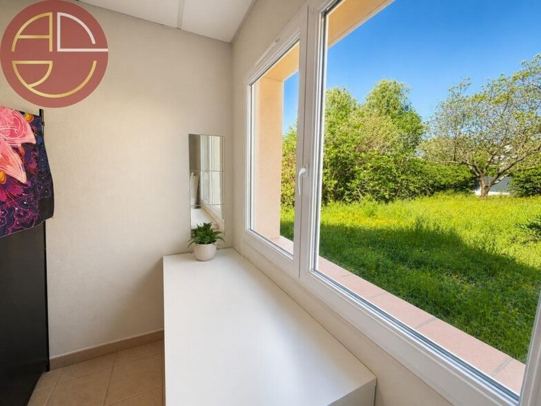 Retail in Saint-Jean for sale - Interior Photo - Image 2 of 5