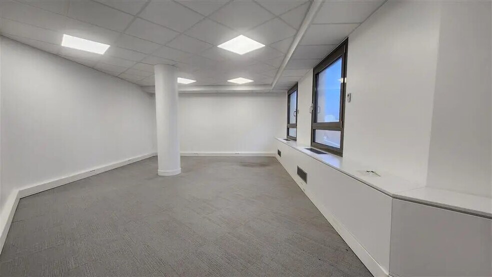 Office in La Garenne-Colombes to rent - Building Photo - Image 2 of 6