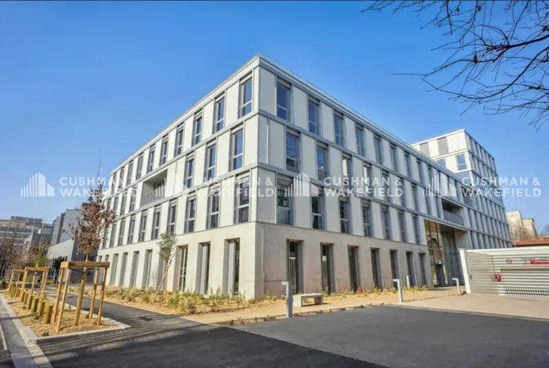 Office in Lyon to rent Building Photo- Image 1 of 42