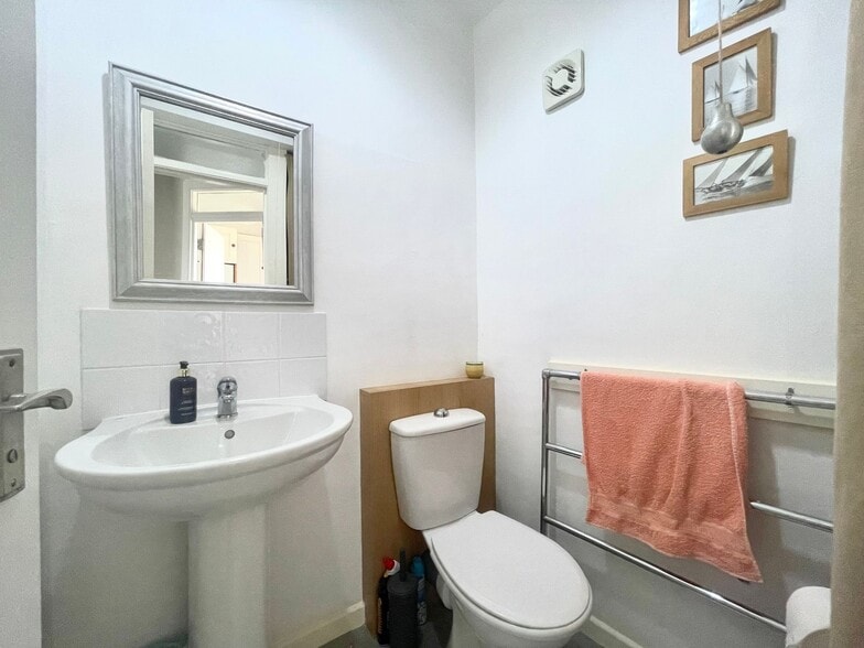 334-334A Meltham Rd, Huddersfield for sale - Interior Photo - Image 3 of 12