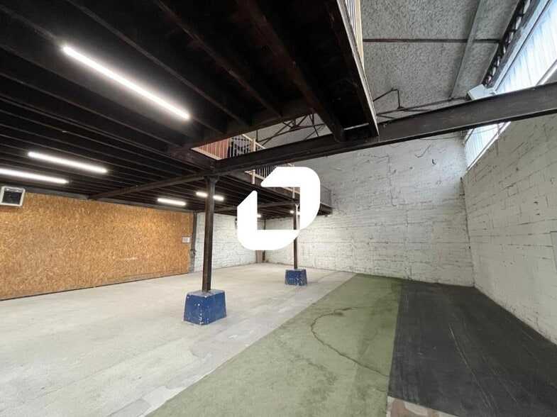 Light Industrial in Lyon to rent - Building Photo - Image 3 of 22