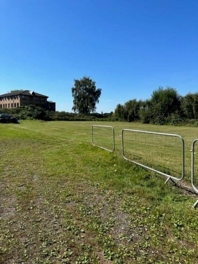 More details for Land At Sandown Park, Esher - Land to Rent