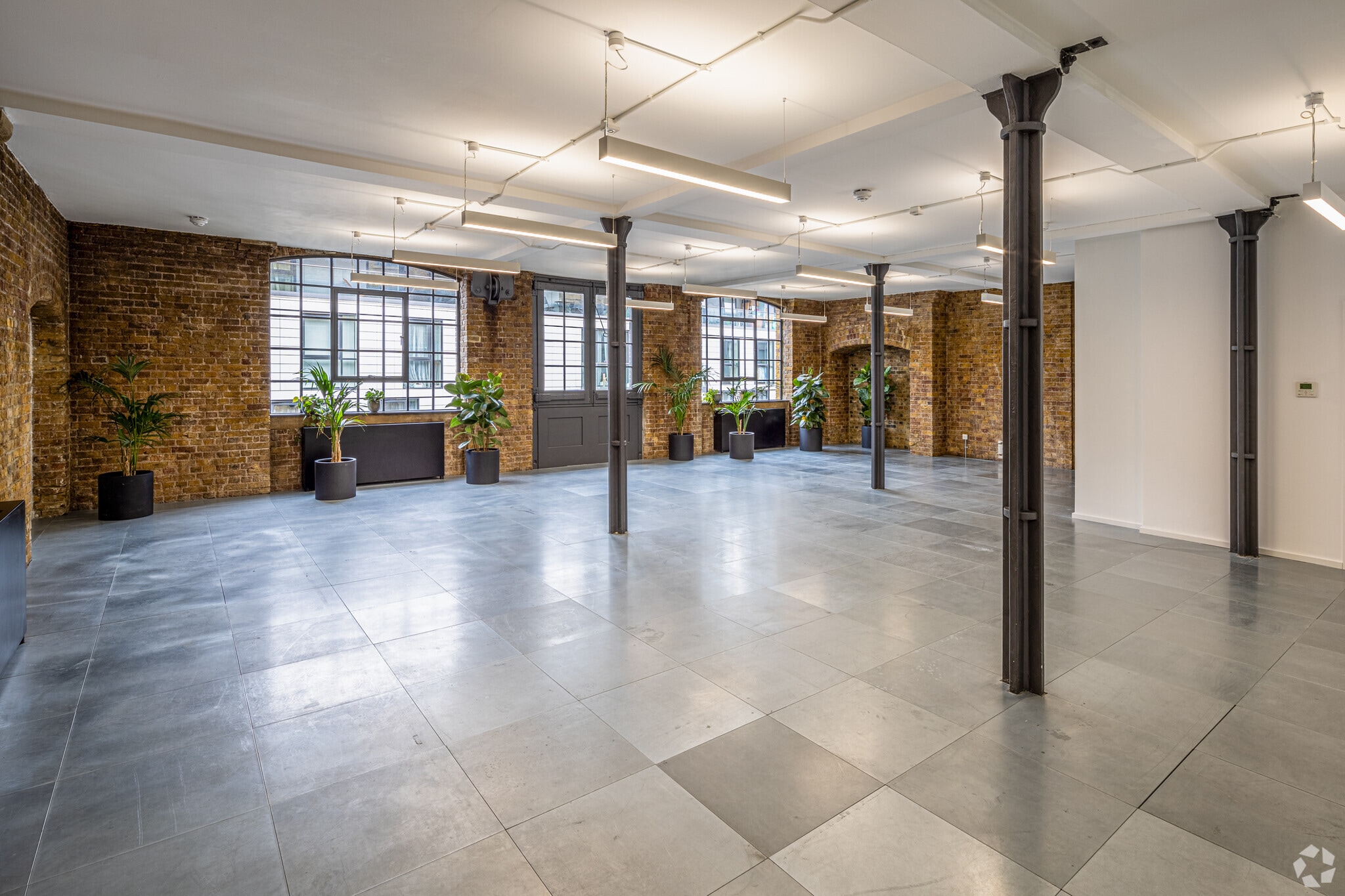 14 Gowers Walk, London to rent Interior Photo- Image 1 of 7