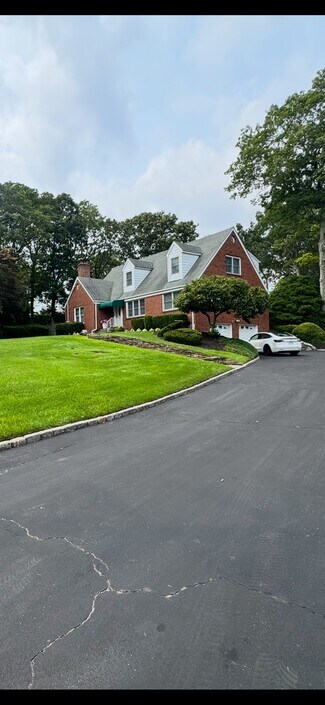 More details for 77 Jamaica Ave, Holtsville, NY - Specialist for Sale