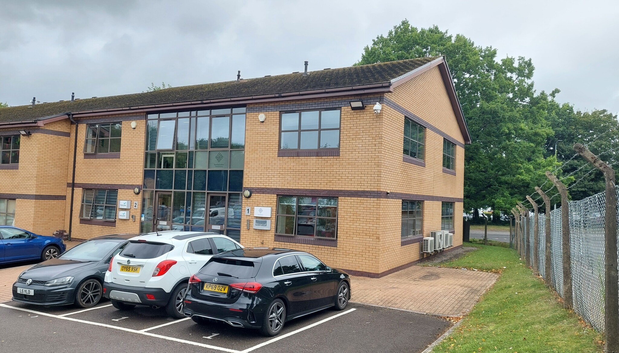 Wharfedale Rd, Cardiff to rent Building Photo- Image 1 of 2