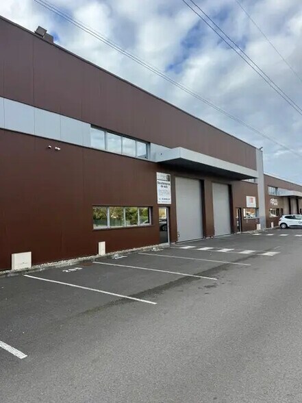 Light Industrial in Latresne for sale - Building Photo - Image 1 of 8