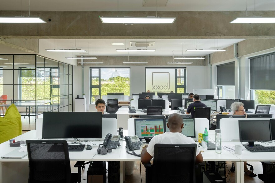 320 Witan Gate W, Milton Keynes to rent - Interior Photo - Image 3 of 8