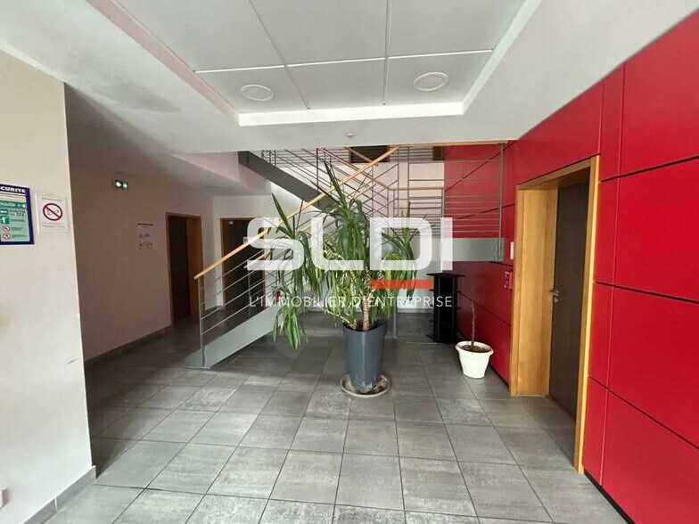 Office in Limas for sale - Lobby - Image 2 of 8