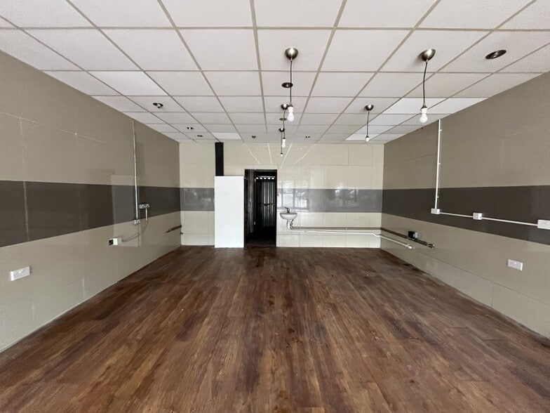 1-8 Ellendune, Wroughton to rent - Building Photo - Image 3 of 7