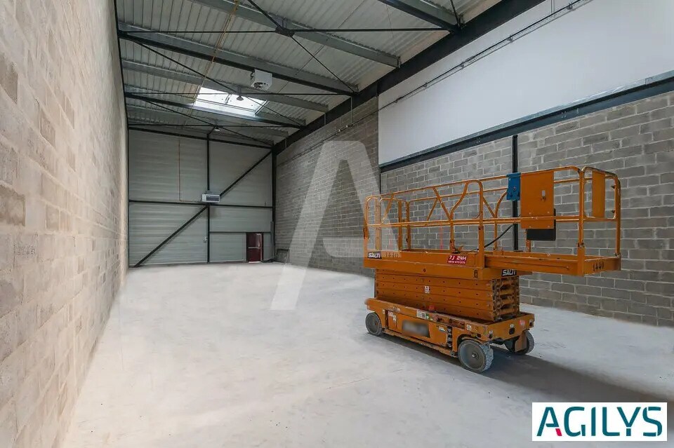 Light Industrial in Montgeron for sale Building Photo- Image 1 of 10