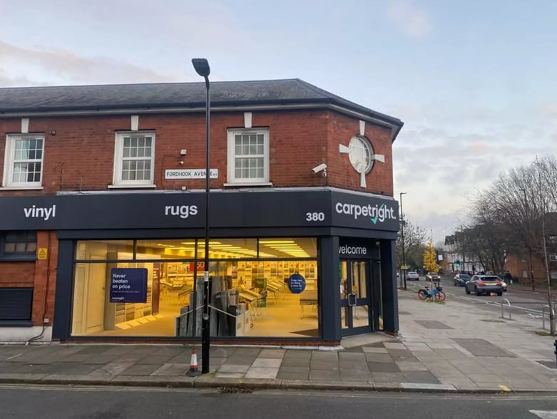 380 Uxbridge Rd, London to rent - Building Photo - Image 3 of 4