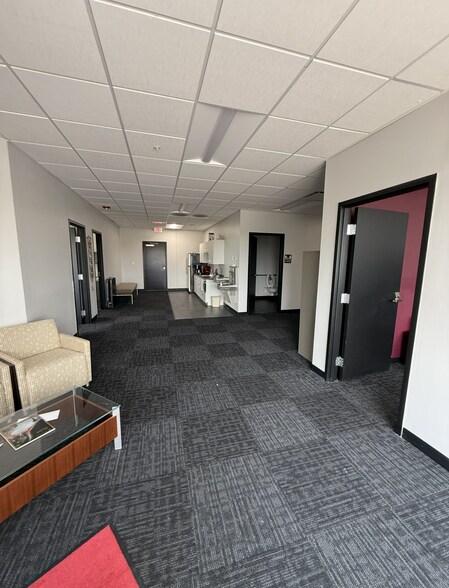 400-440 N York Rd, Bensenville, IL to rent - Building Photo - Image 3 of 6