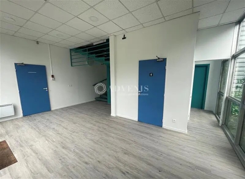 Light Industrial in Tremblay-en-France to rent - Interior Photo - Image 3 of 7
