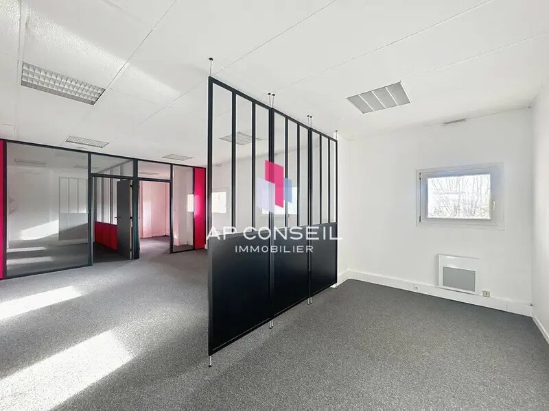Location Bureaux 63 m² - Photo 1