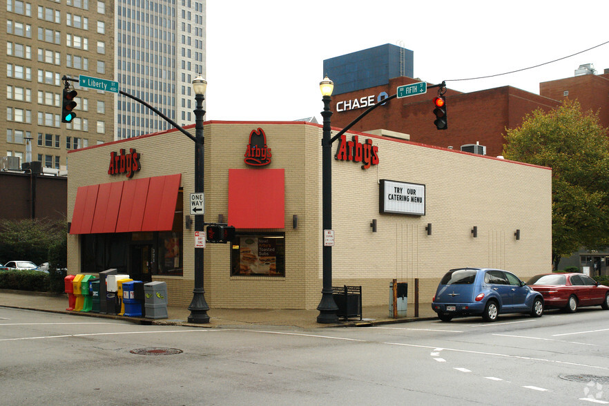 321 S 5th St, Louisville, KY for rent - Primary Photo - Image 1 of 3