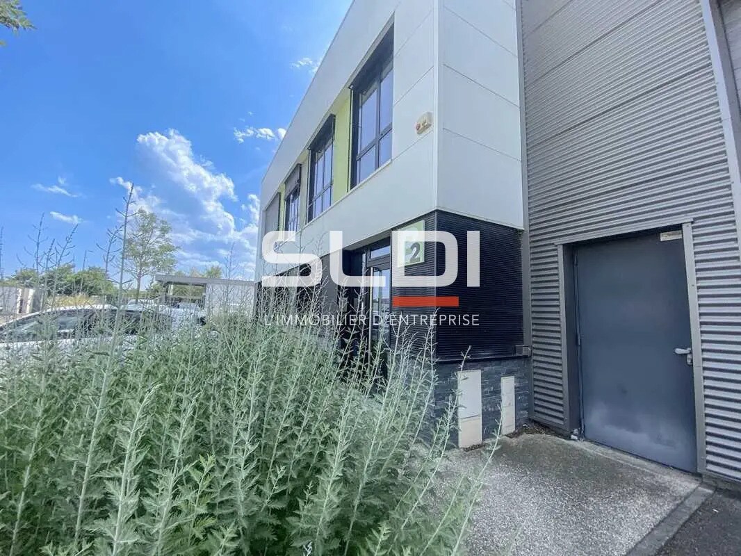 Office in Vaulx-en-Velin to rent Building Photo- Image 1 of 7