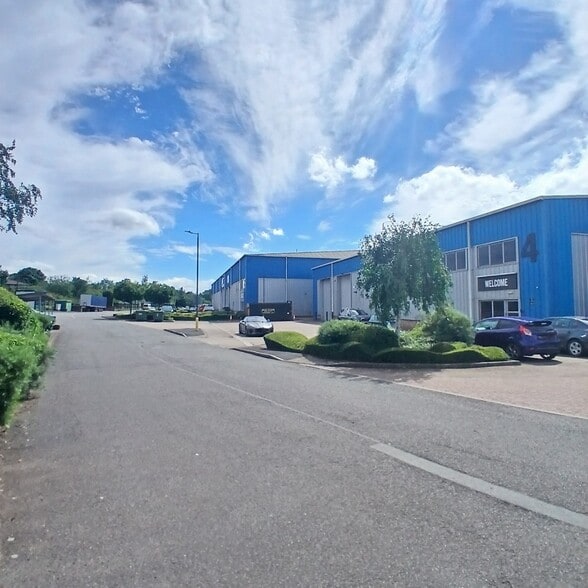 Jugglers Close, Banbury to rent - Building Photo - Image 2 of 4