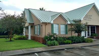 201 Enterprise Ave, League City, TX for rent Building Photo- Image 1 of 3