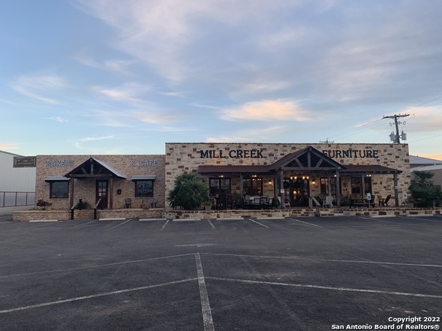 2209 E Main St, Uvalde, TX for sale - Building Photo - Image 1 of 14