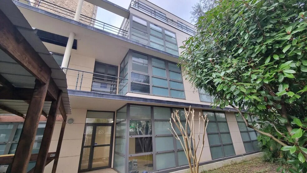 134 Rue Du Point Du Jour, Boulogne-Billancourt to rent - Building Photo - Image 2 of 11