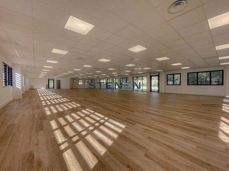 Office in Venelles to rent - Interior Photo - Image 2 of 7