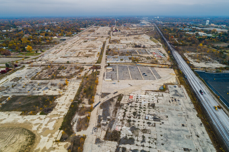 2201 Industrial Ave, Flint, MI for sale - Aerial - Image 3 of 25