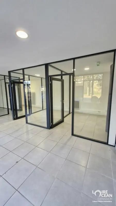 Location Commerce 87 m² - Photo 1