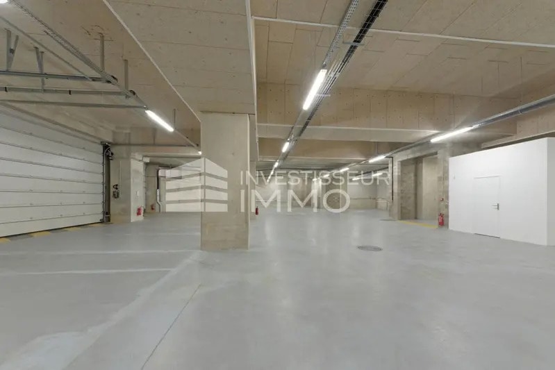 Light Industrial in Paris to rent - Interior Photo - Image 3 of 5