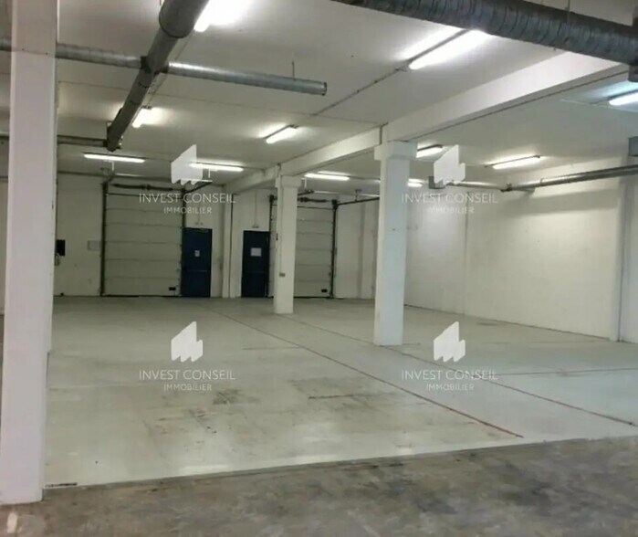 Light Industrial in Villeneuve-la-Garenne to rent - Building Photo - Image 3 of 3