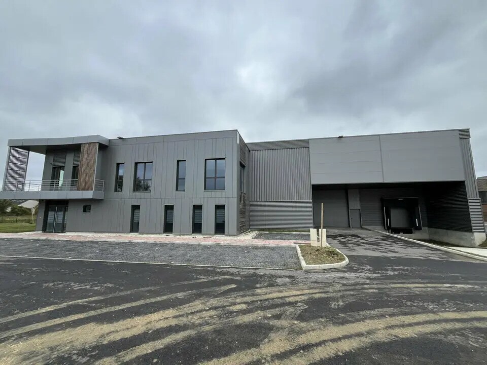 Vente Local d'activités 1 411 m² - Photo 1