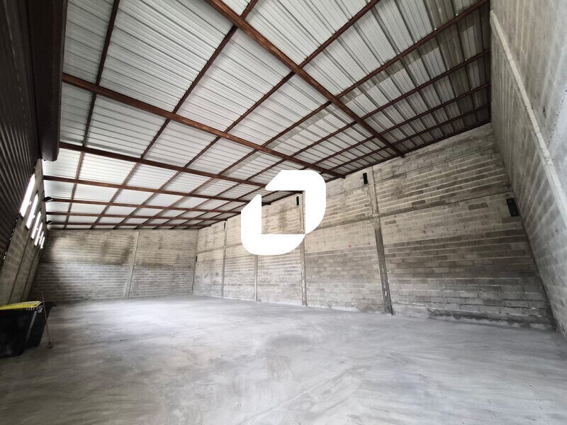 Light Industrial in Aubervilliers to rent Interior Photo- Image 1 of 10