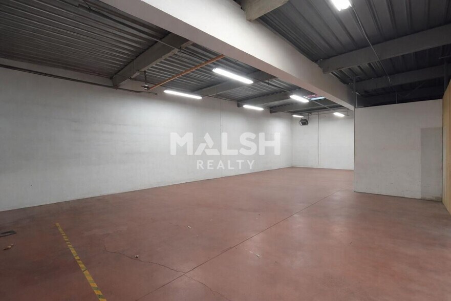 Light Industrial in Villeurbanne to rent - Interior Photo - Image 2 of 5