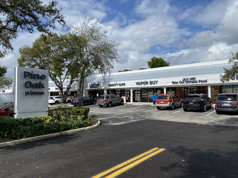 8901-8933 W Oakland Park Blvd, Sunrise, FL for rent - Building Photo - Image 1 of 3