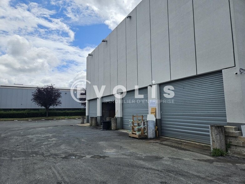 Light Industrial in Wissous to rent - Building Photo - Image 1 of 22
