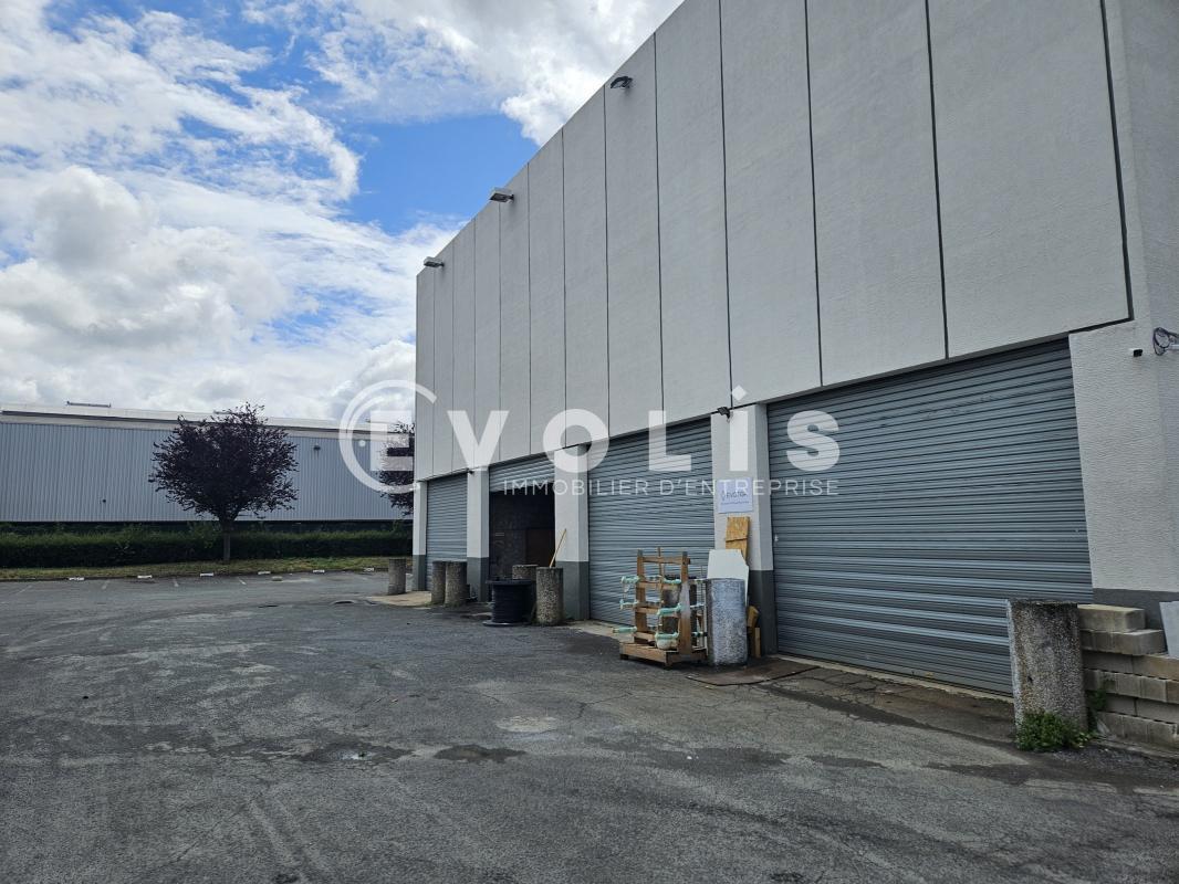 Light Industrial in Wissous to rent Building Photo- Image 1 of 23