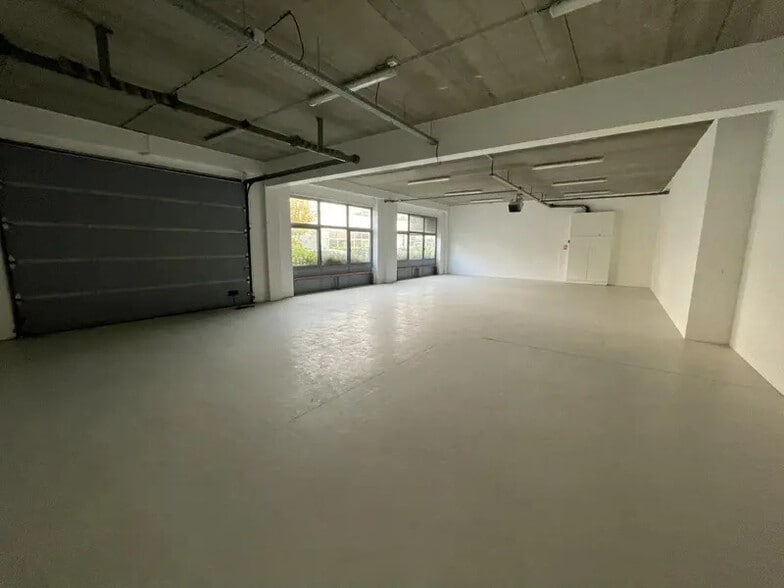 Light Industrial in Roissy-en-France to rent - Interior Photo - Image 3 of 5