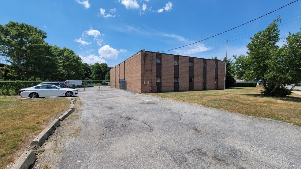 1598 Lakeland Ave, Bohemia, NY for sale - Building Photo - Image 1 of 1