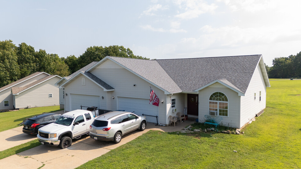 20 Crown Dr, Camdenton, MO for sale - Building Photo - Image 3 of 14