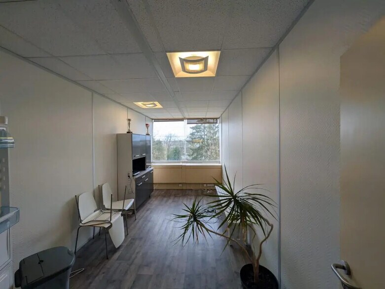 Office in Cergy to rent - Interior Photo - Image 3 of 10