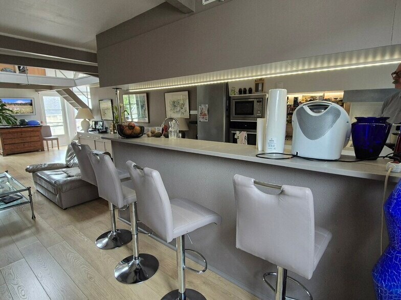 Light Industrial in Beaumont Sur Oise for sale - Building Photo - Image 3 of 12