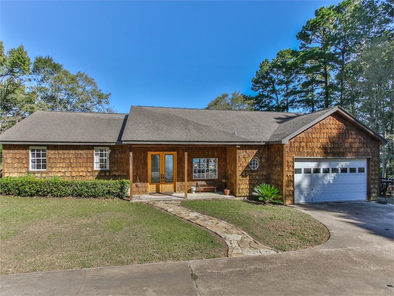 949 Commodore Dr, Livingston, TX for sale - Building Photo - Image 1 of 1