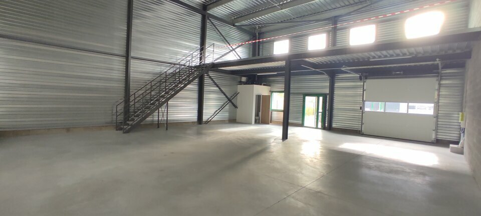 Light Industrial in Tignieu-Jameyzieu to rent - Interior Photo - Image 3 of 16