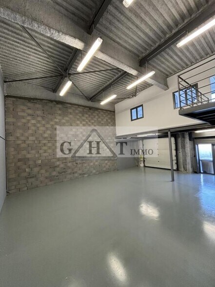 Industrial in Villeneuve-la-Garenne to rent - Interior Photo - Image 3 of 5