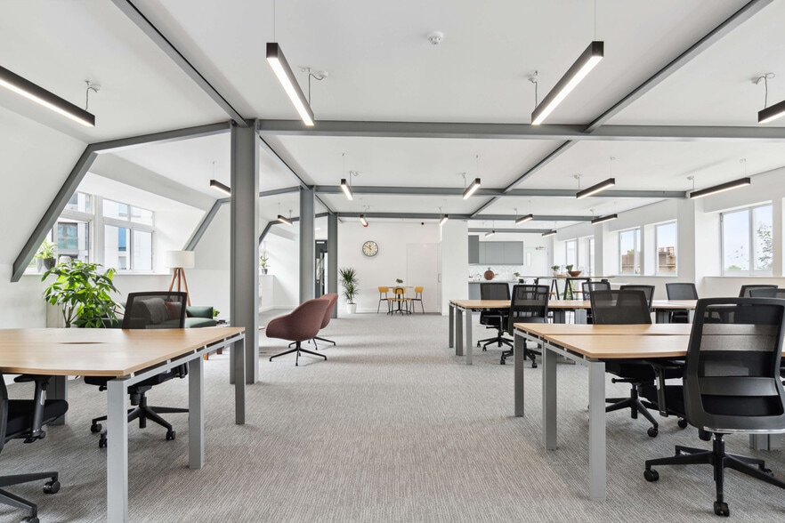 22-24 Glenthorne Rd, London to rent - Interior Photo - Image 3 of 17