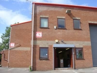 Station Ln, Chesterfield to rent - Primary Photo - Image 1 of 1