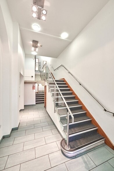 New St, Birmingham to rent - Building Photo - Image 3 of 11