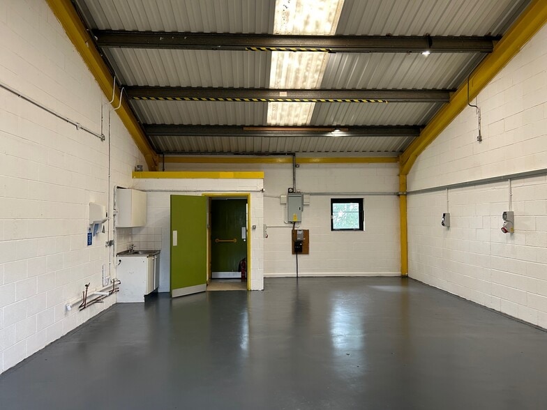 5A-5F Carlisle Rd, Brampton to rent - Building Photo - Image 2 of 7