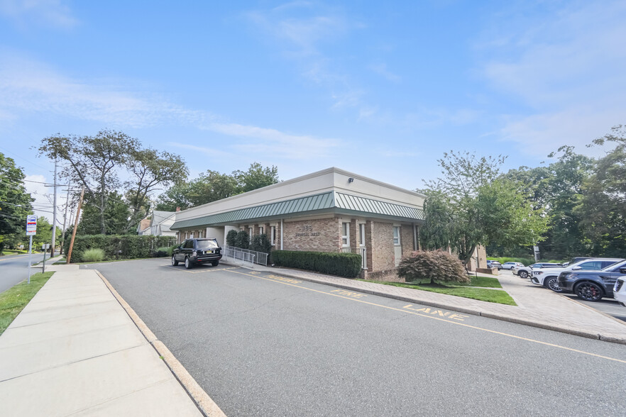 385 S Maple Ave, Glen Rock, NJ for rent - Building Photo - Image 2 of 39